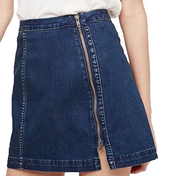Free People Asymmetrical Dark Denim Zipper Skirt Size 4 NWT - Picture 2 of 7
